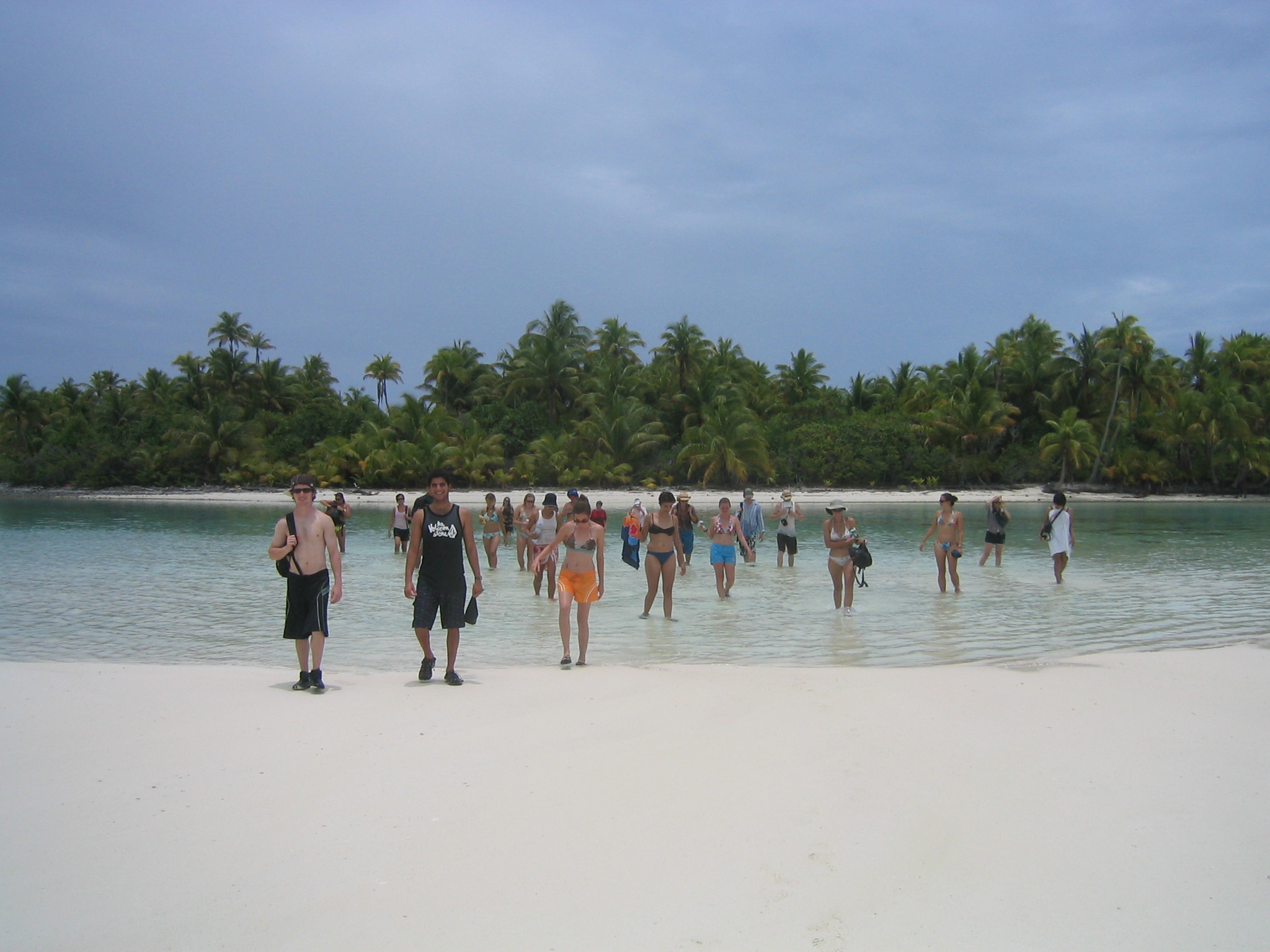 kids learn about biodiversity on Tetiaroa Atoll