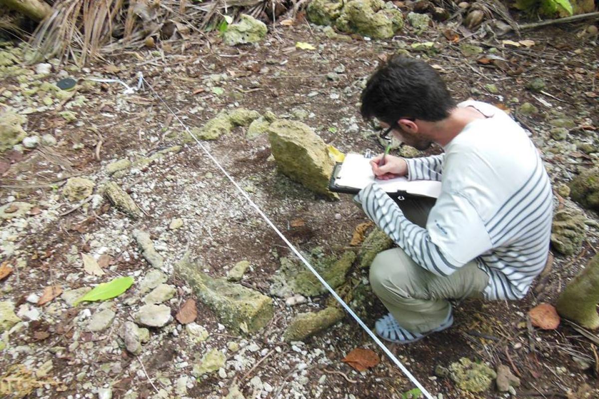 Guillaume Molle mapping a coral cist