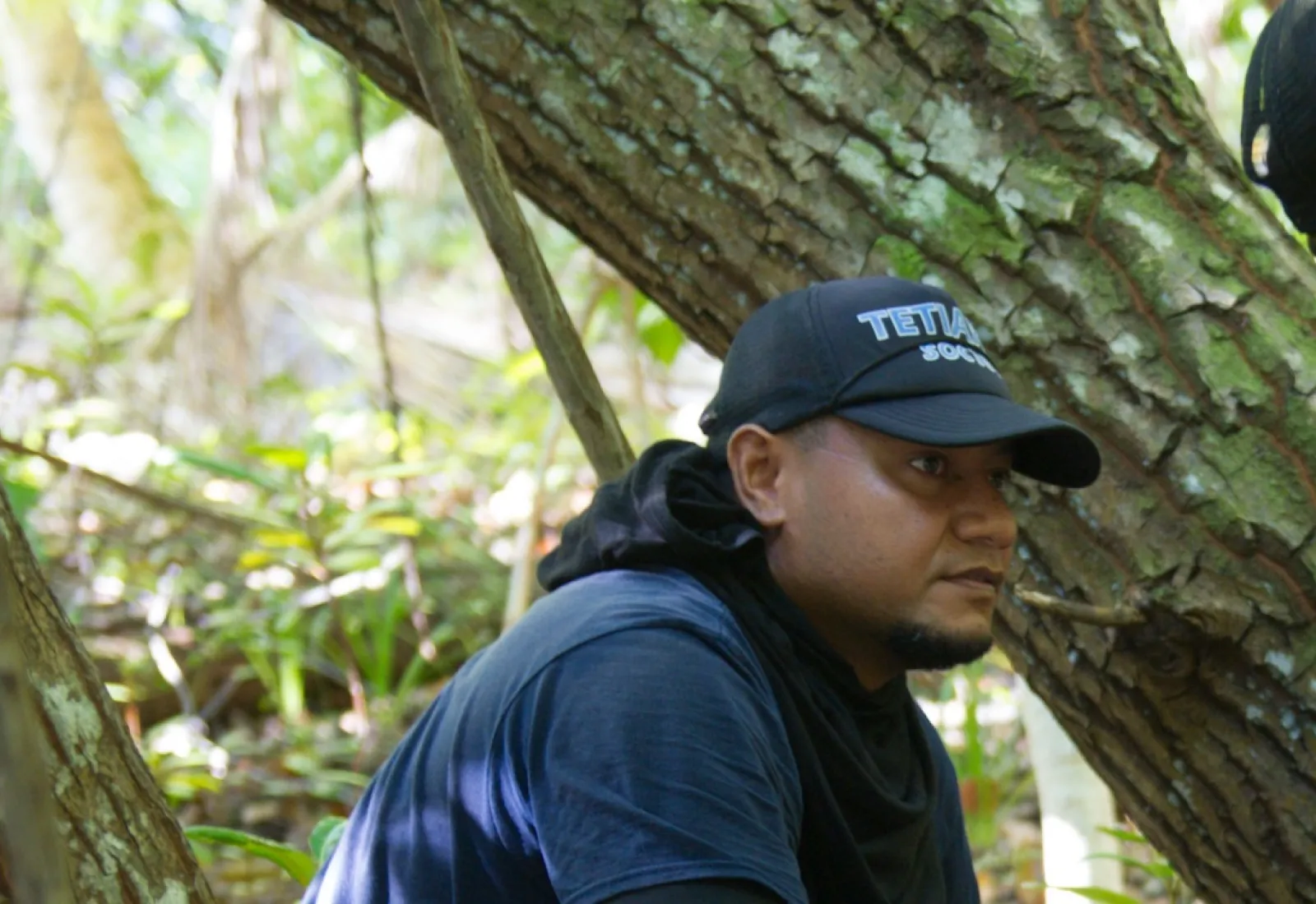 Lusiano working with a researcher on the mosquito project